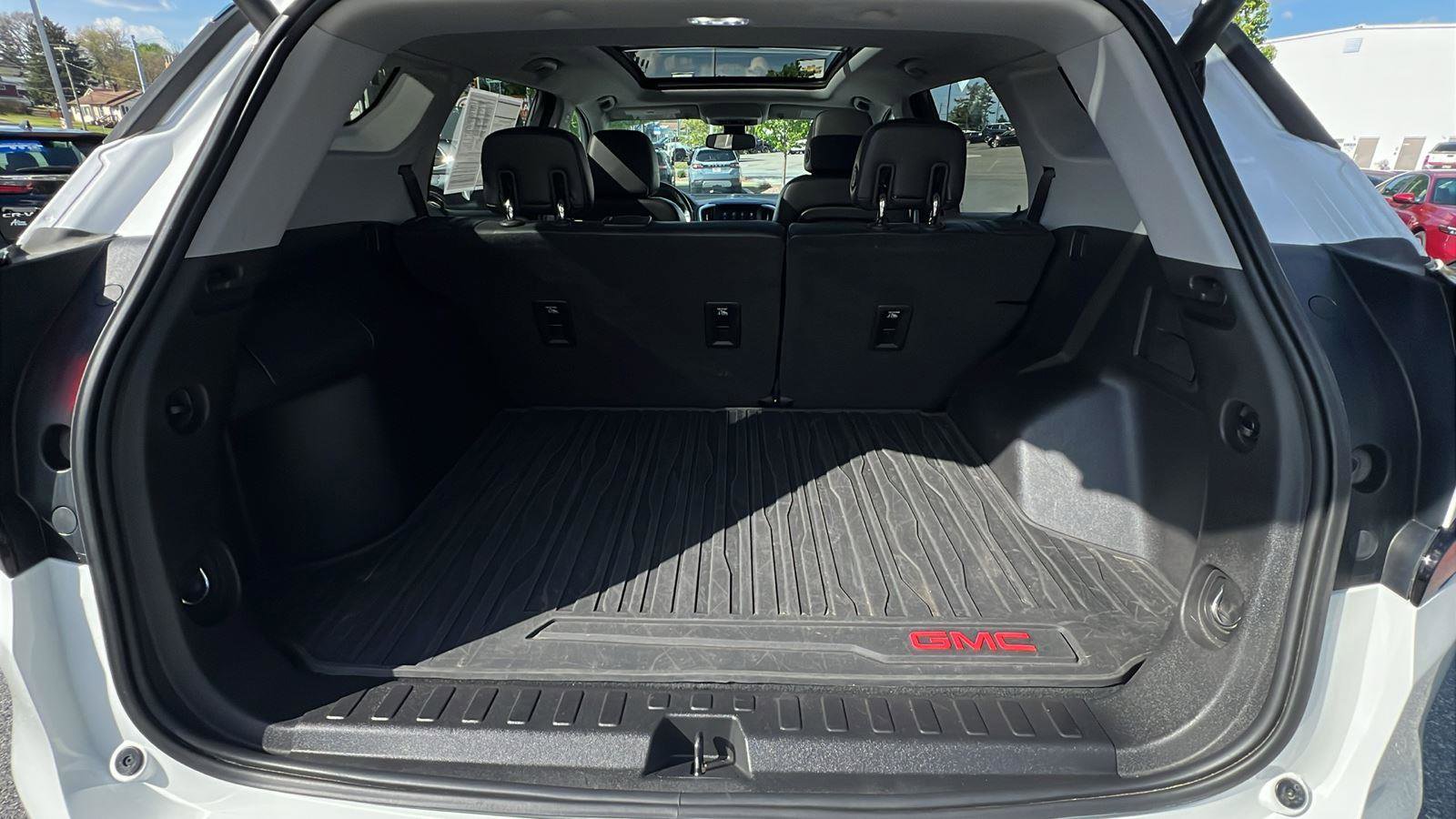 Used 2018 GMC Terrain SLT w/ Infotainment Package II AWD/4WD image 16
