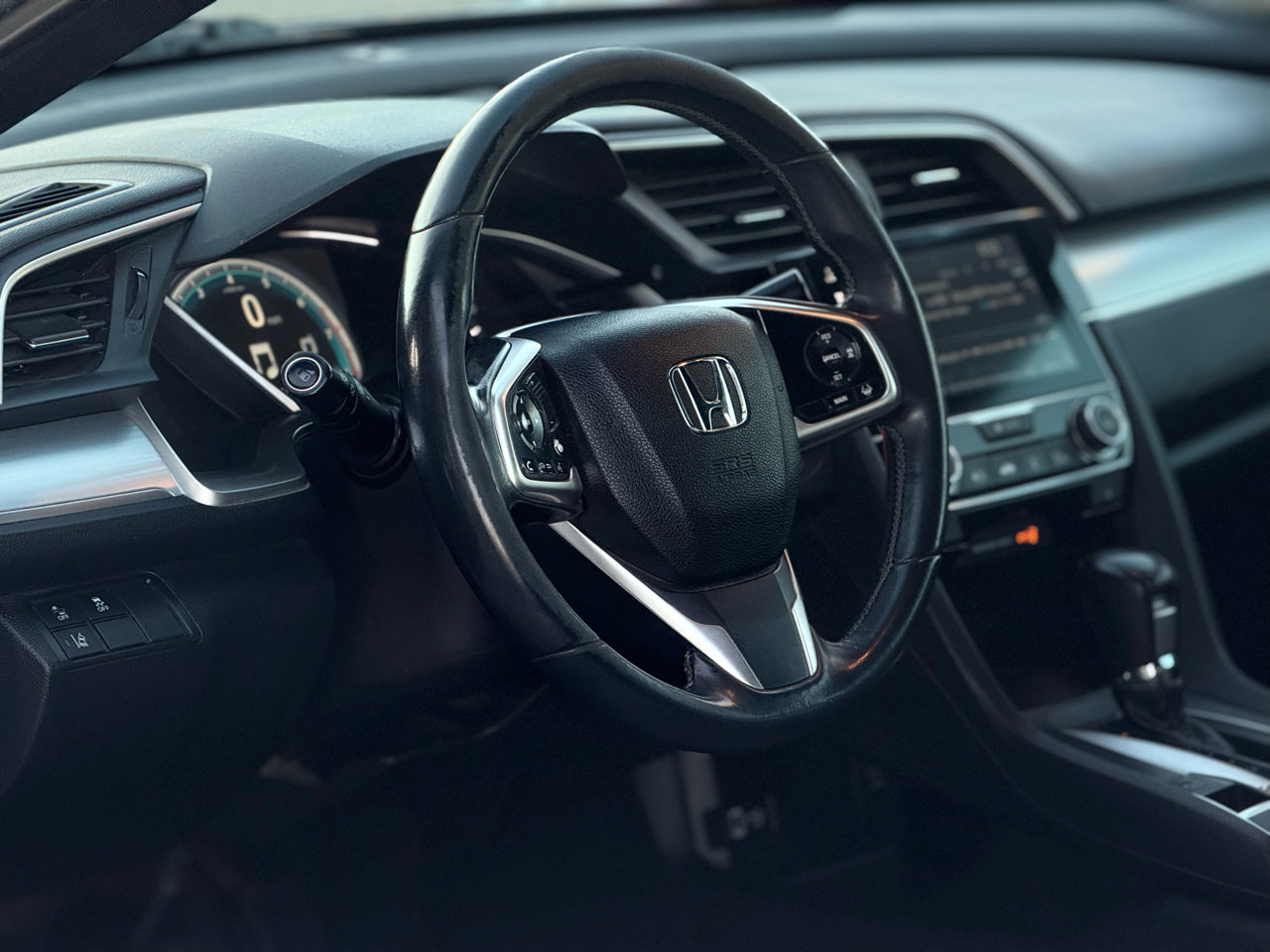 Used 2016 Honda Civic Touring image 9