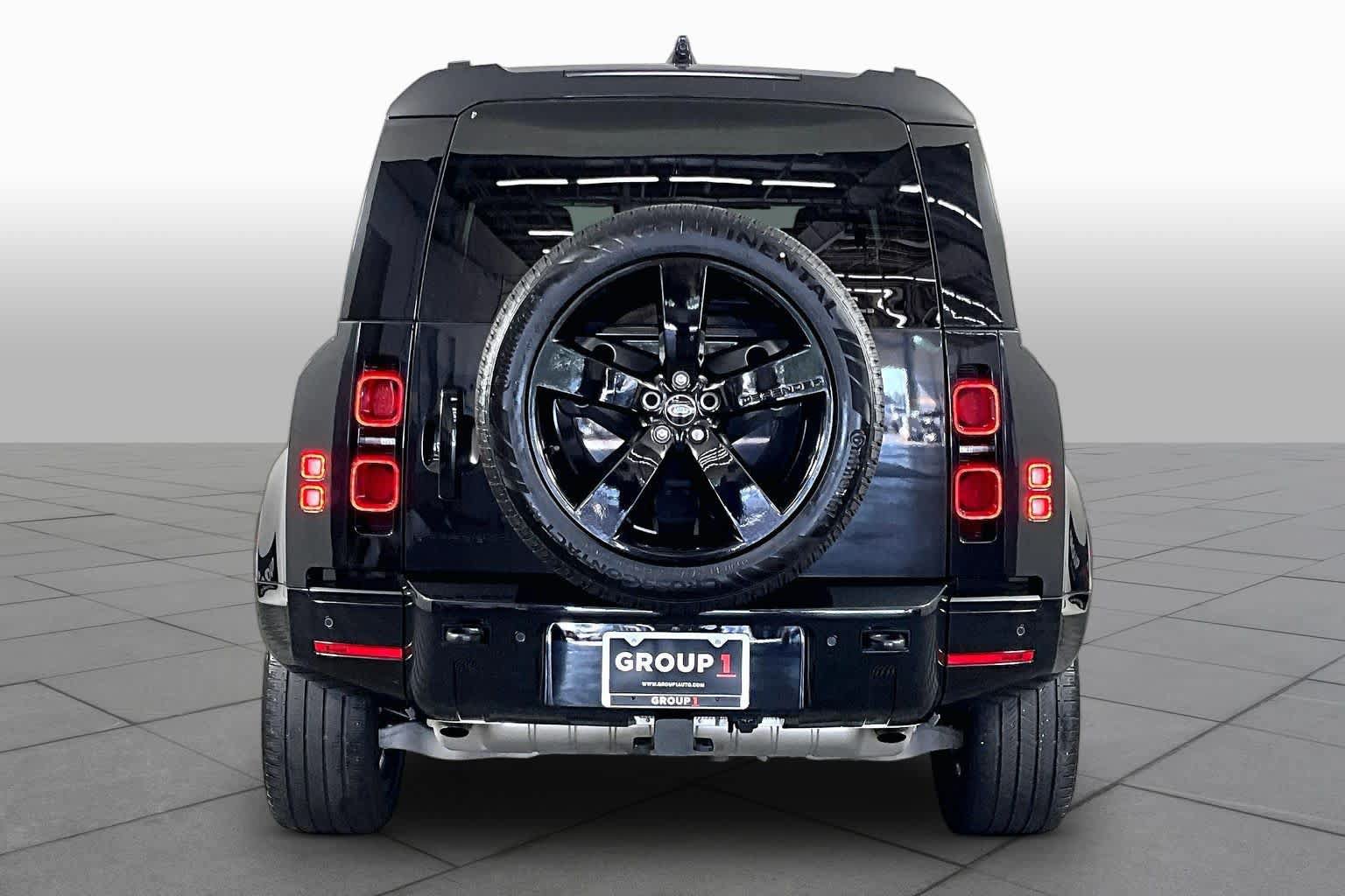 Used 2024 Land Rover Defender 110 X-Dynamic SE AWD/4WD image 5