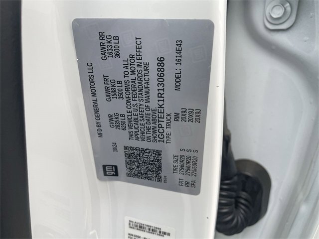 Used 2024 Chevrolet Colorado Trail Boss w/ Technology Package image 34