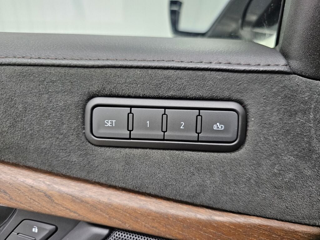 Used 2019 Cadillac Escalade Luxury AWD/4WD image 31