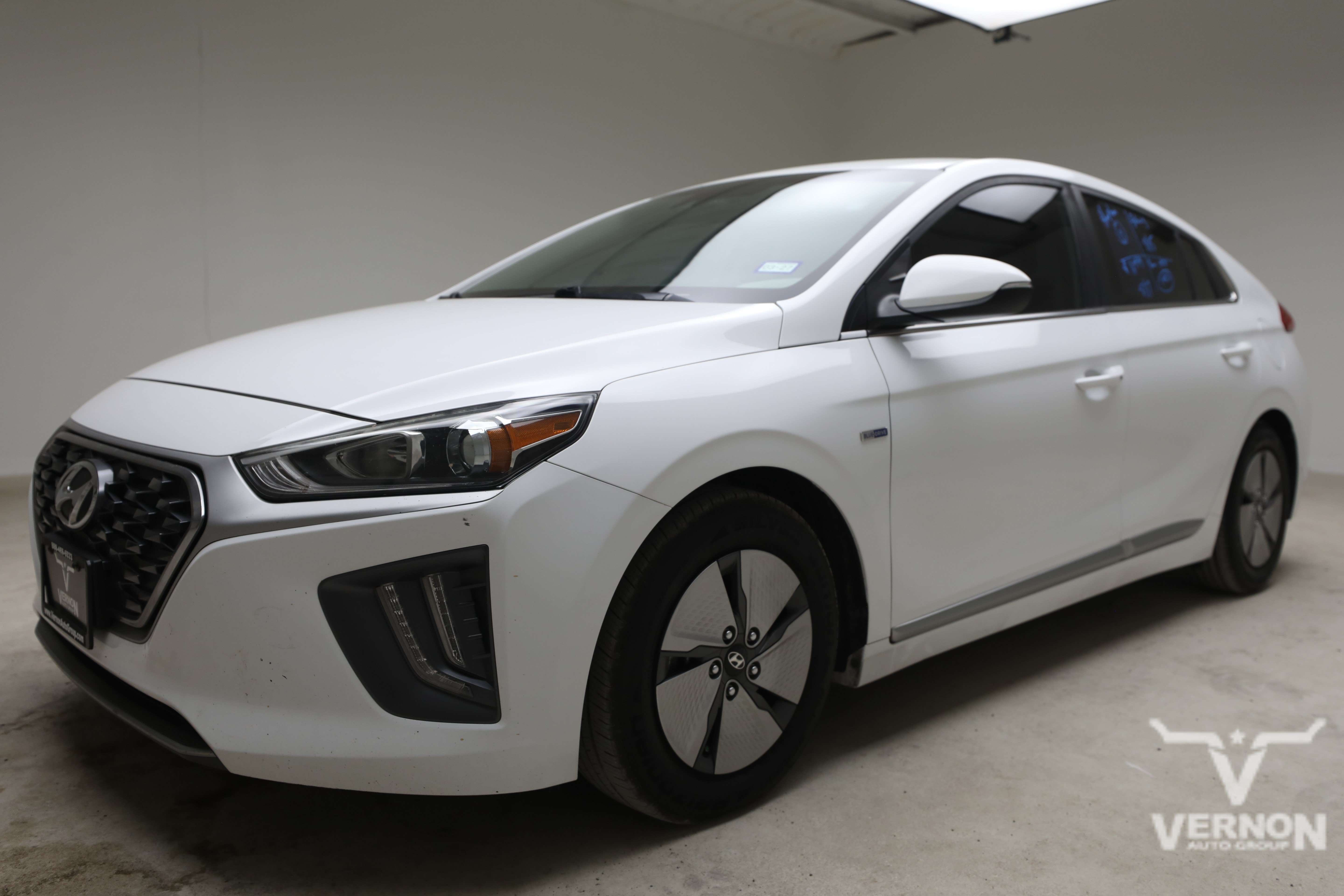 Used 2020 Hyundai Ioniq SE FWD image 1