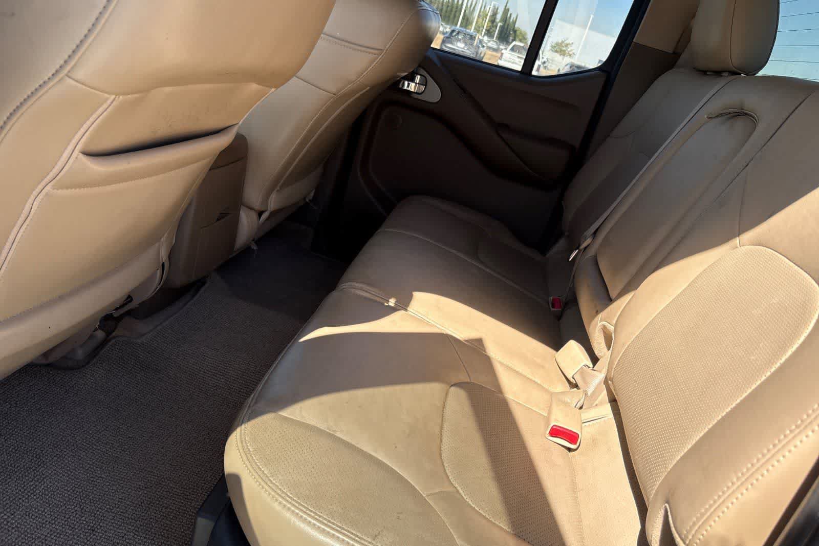Used 2006 Nissan Frontier LE w/ (X01) Leather Pkg RWD image 5