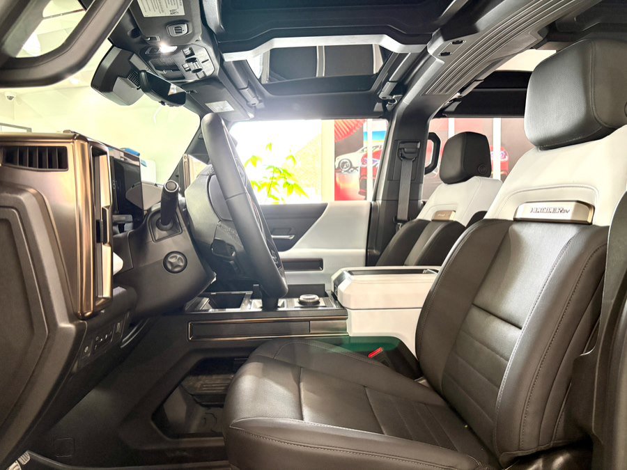 Used 2024 GMC Hummer EV 2X w/ LPO, Illumination Package image 12