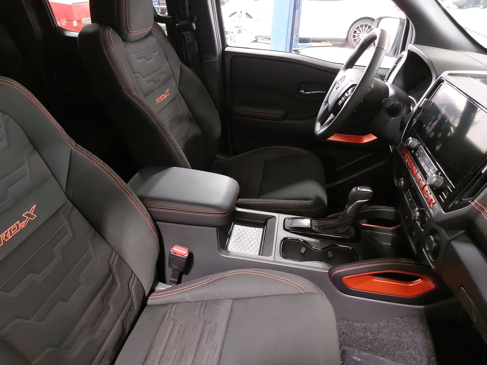 Used 2025 Nissan Frontier Pro-X image 10