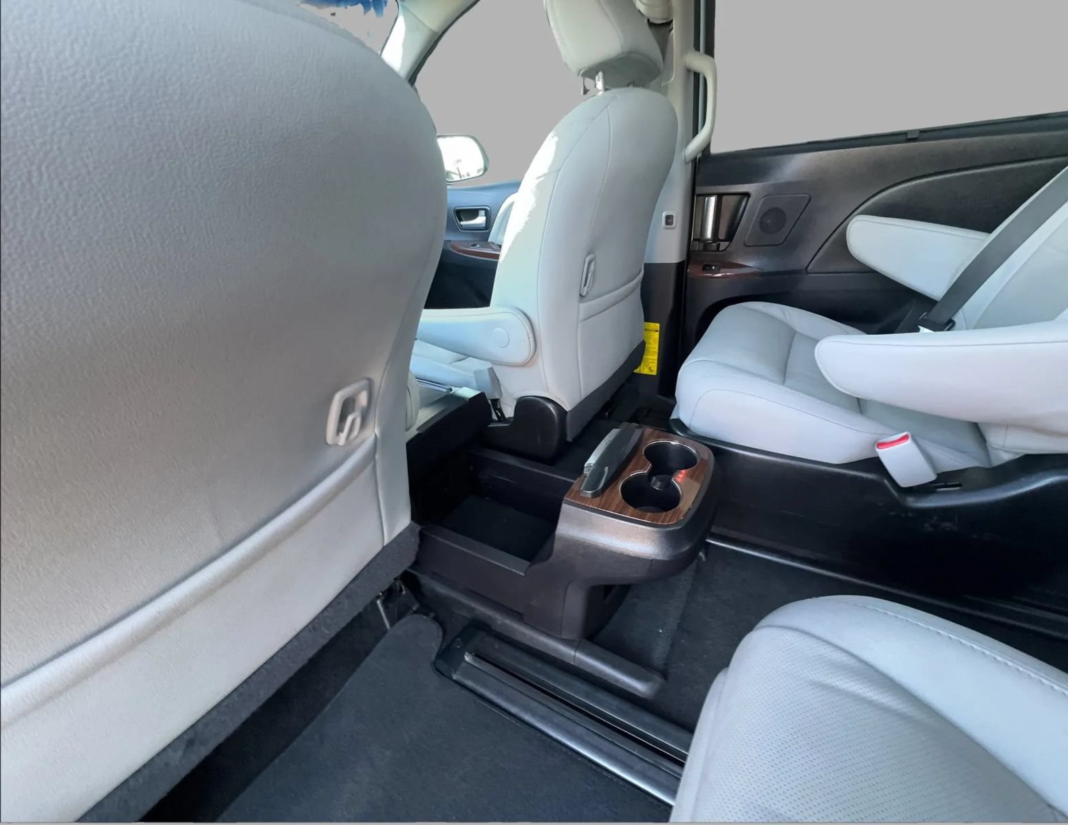 Used 2015 Toyota Sienna Limited FWD image 33