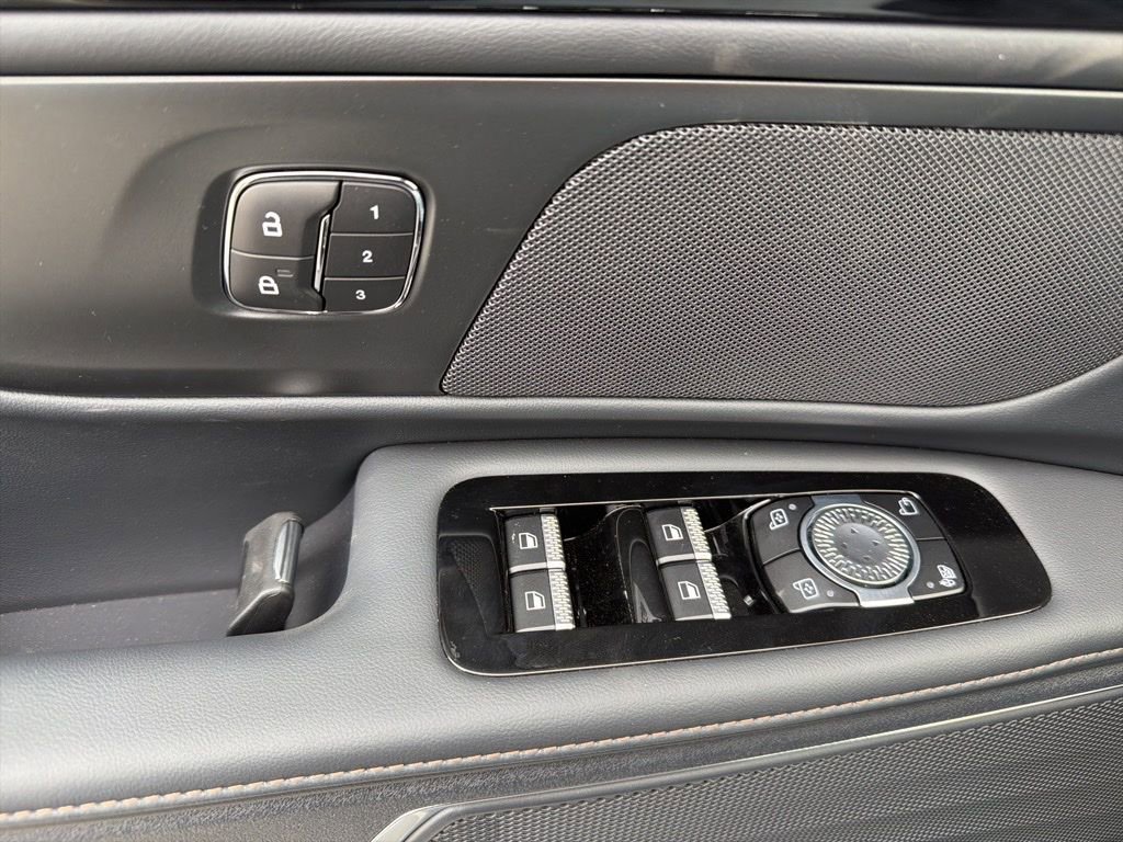 New 2026 Lincoln Nautilus Premier image 5