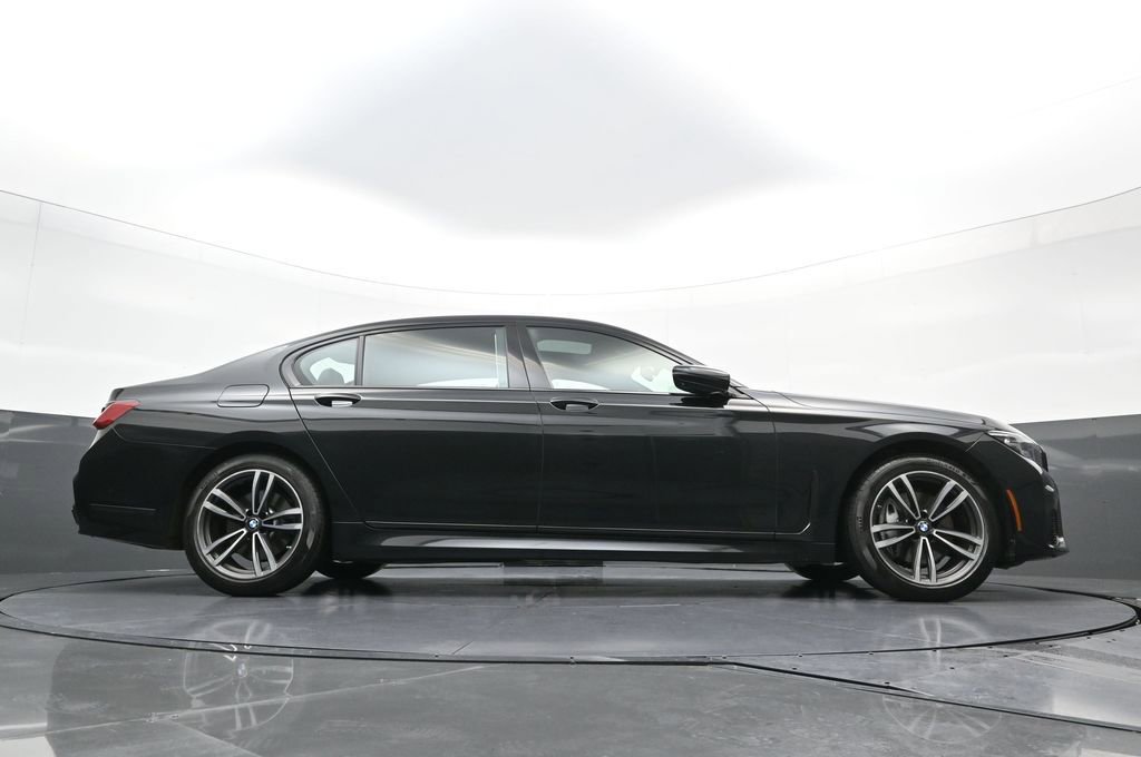 Used 2022 BMW 740i xDrive w/ M Sport Package image 30
