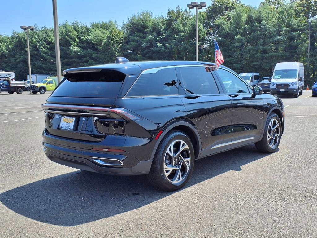 Used 2025 Lincoln Nautilus Premier image 7