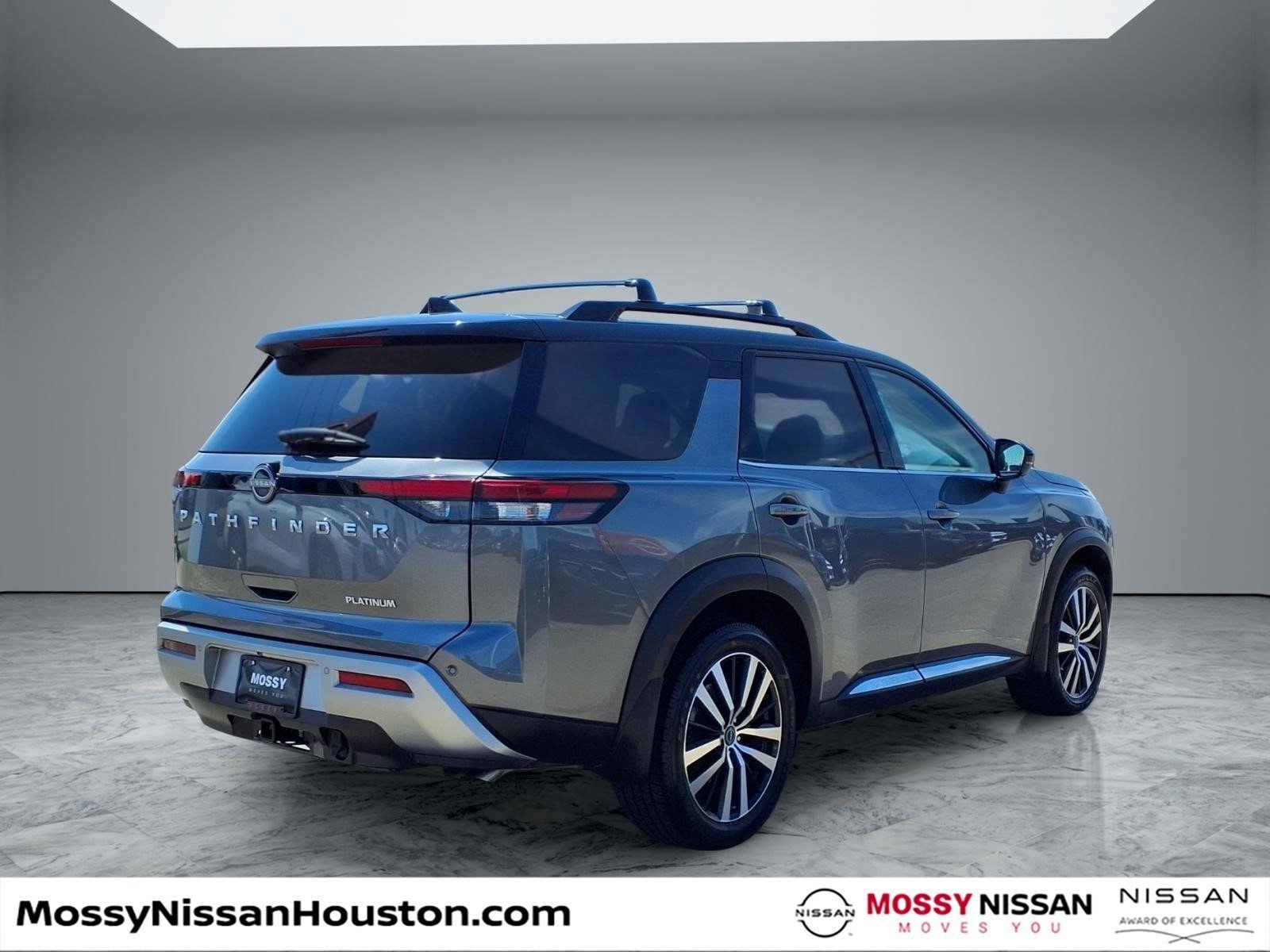 Used 2024 Nissan Pathfinder Platinum FWD image 7