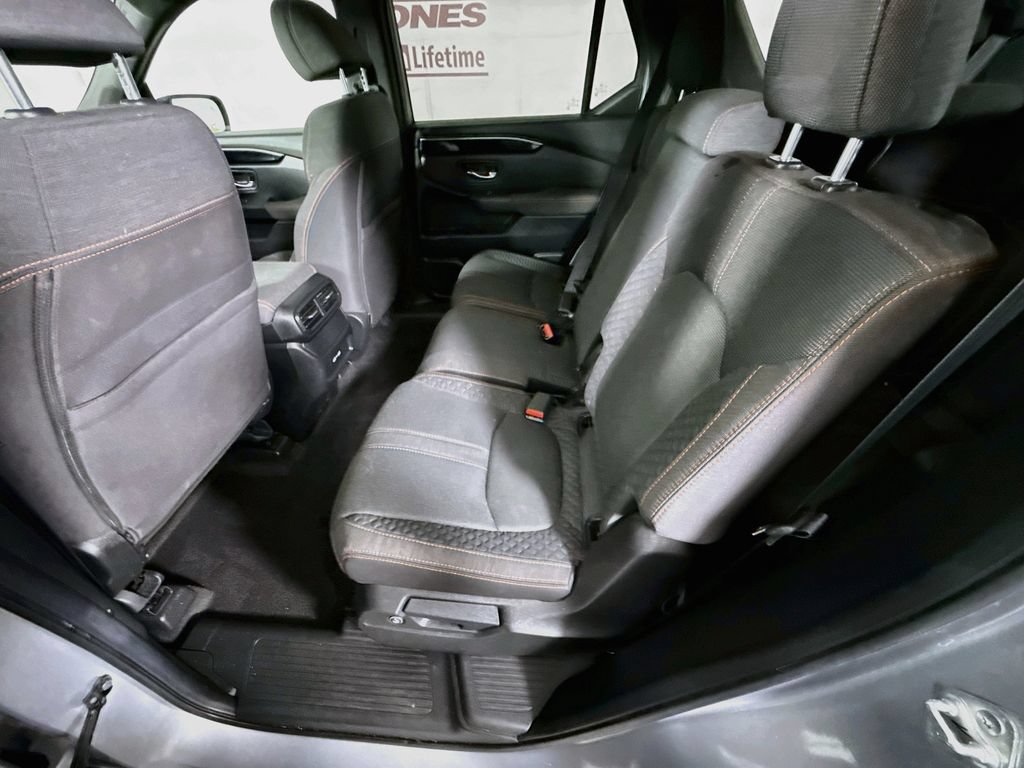 Used 2023 Honda Pilot Sport image 25