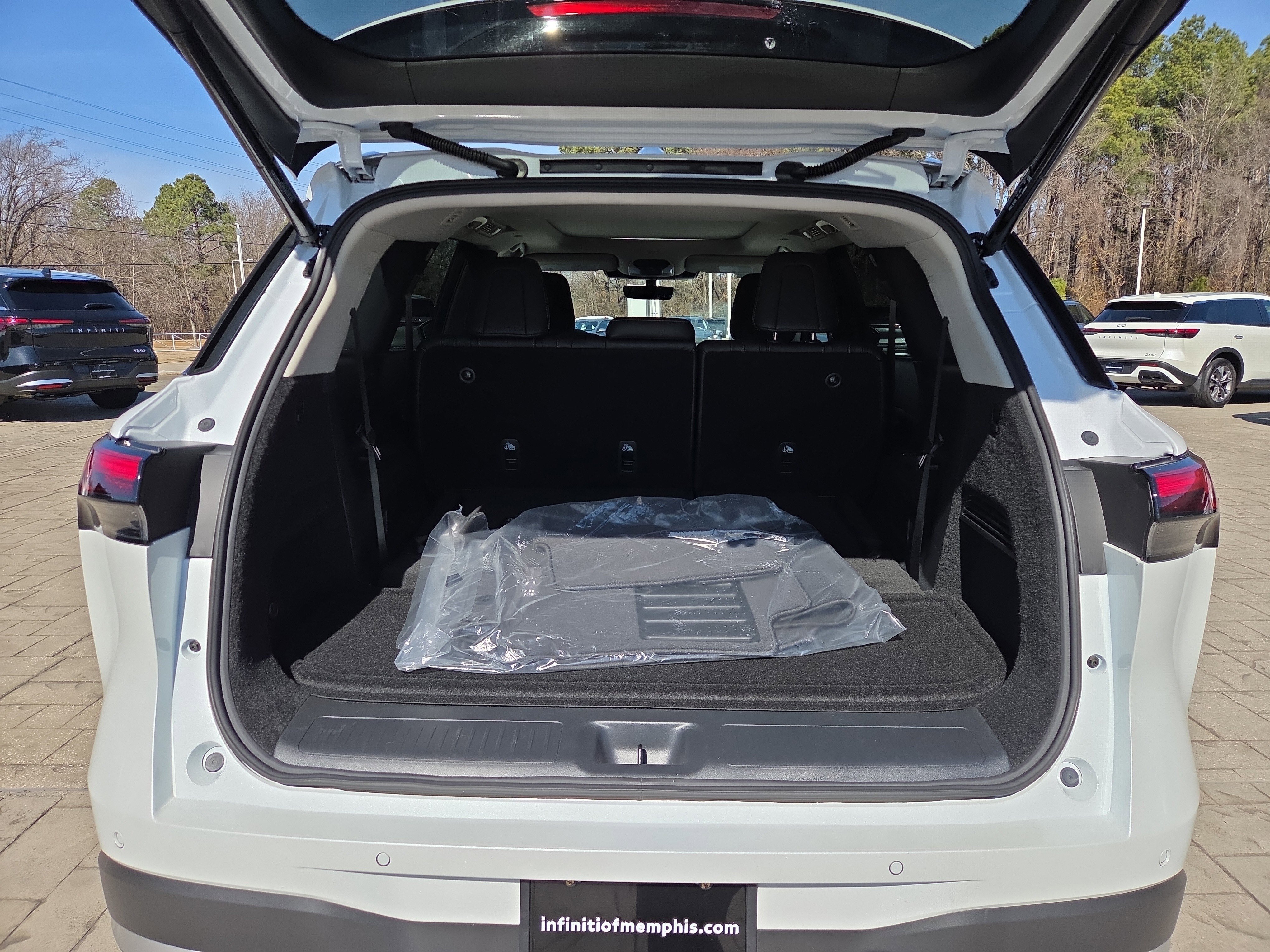 Used 2026 INFINITI QX60 Luxe w/ Cargo Package image 8