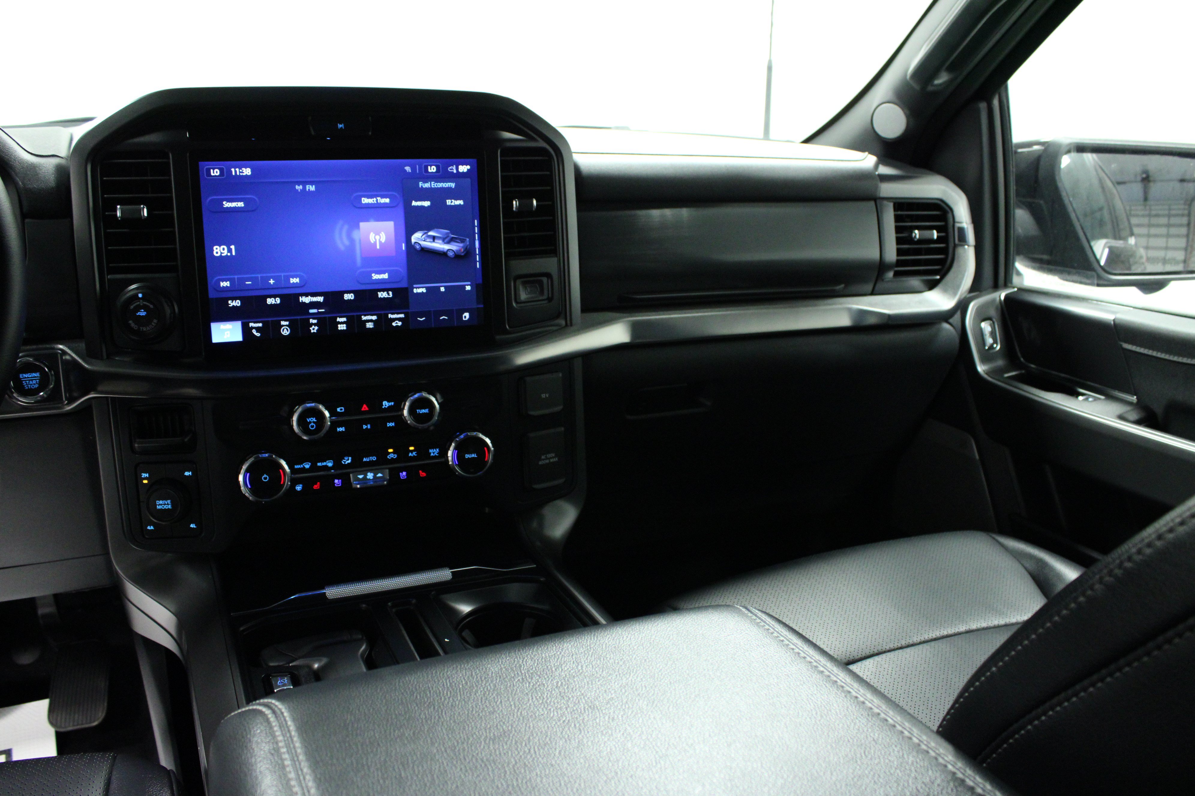Used 2025 Ford F150 Lariat AWD/4WD image 19