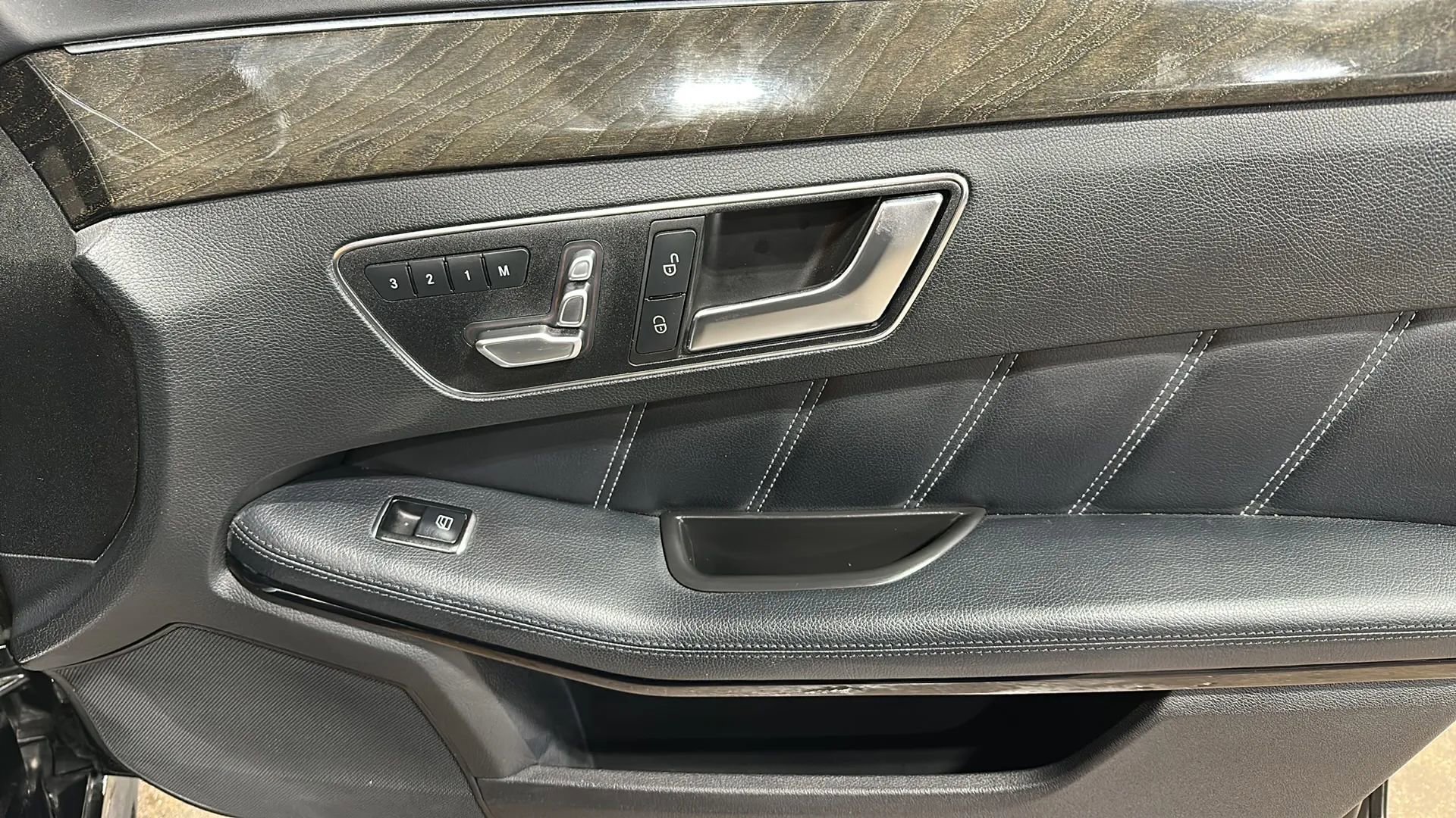 Used 2016 Mercedes-Benz E 400 4MATIC Sedan image 18