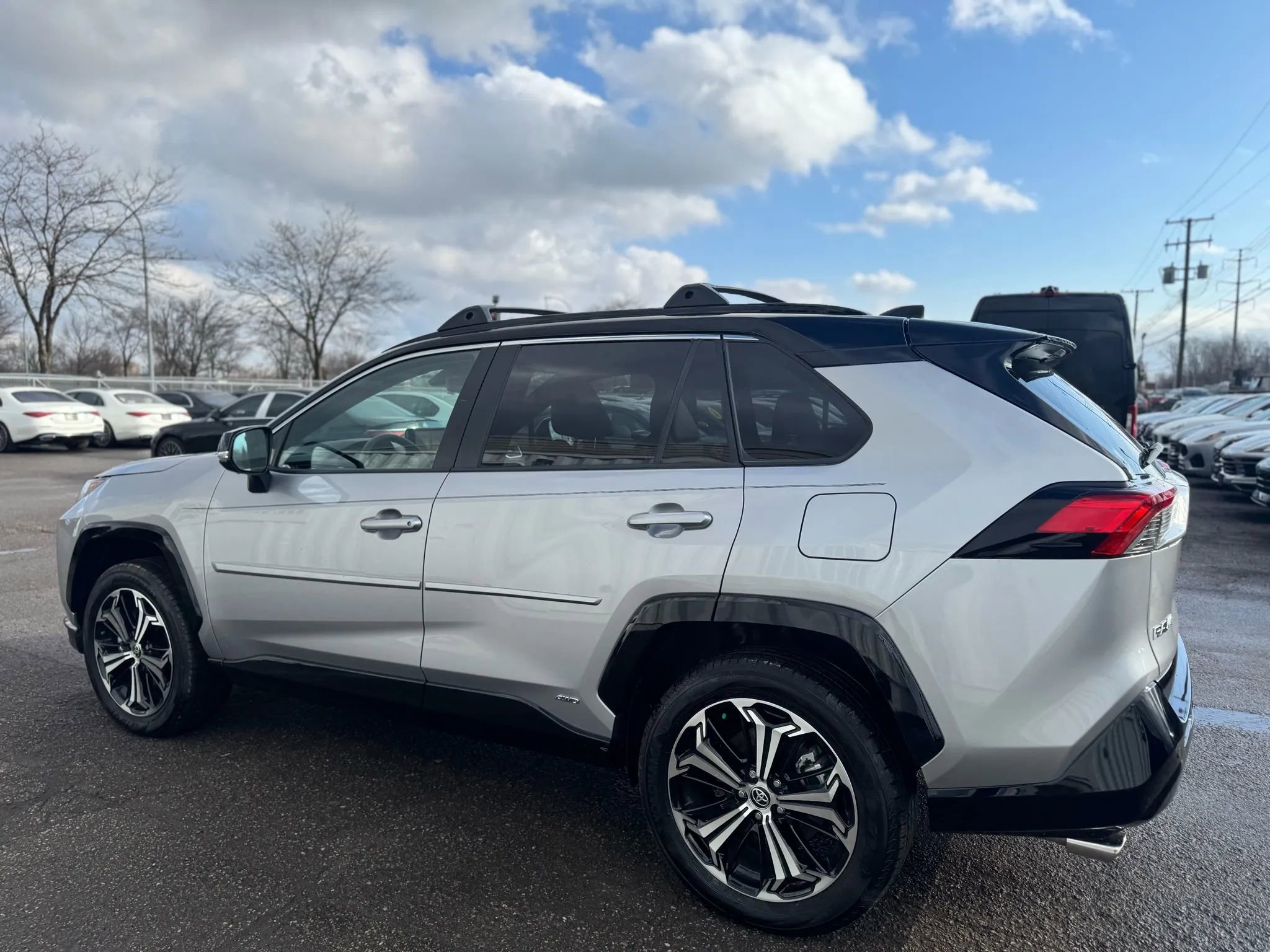 Used 2025 Toyota RAV4 XSE w/ Premium Package image 5