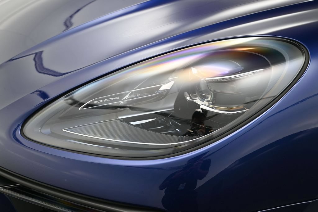 Certified 2023 Porsche Macan AWD/4WD image 31