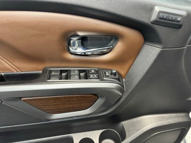 Used 2018 Nissan Titan Platinum Reserve AWD/4WD image 12