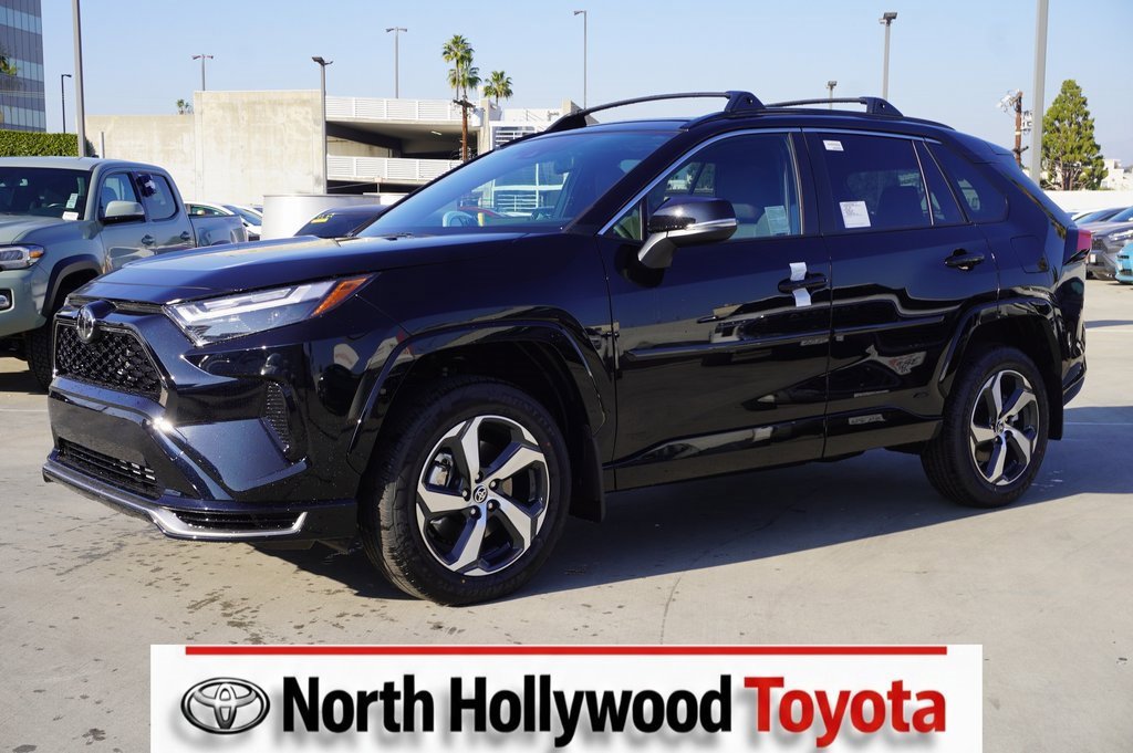 New 2025 Toyota RAV4 SE