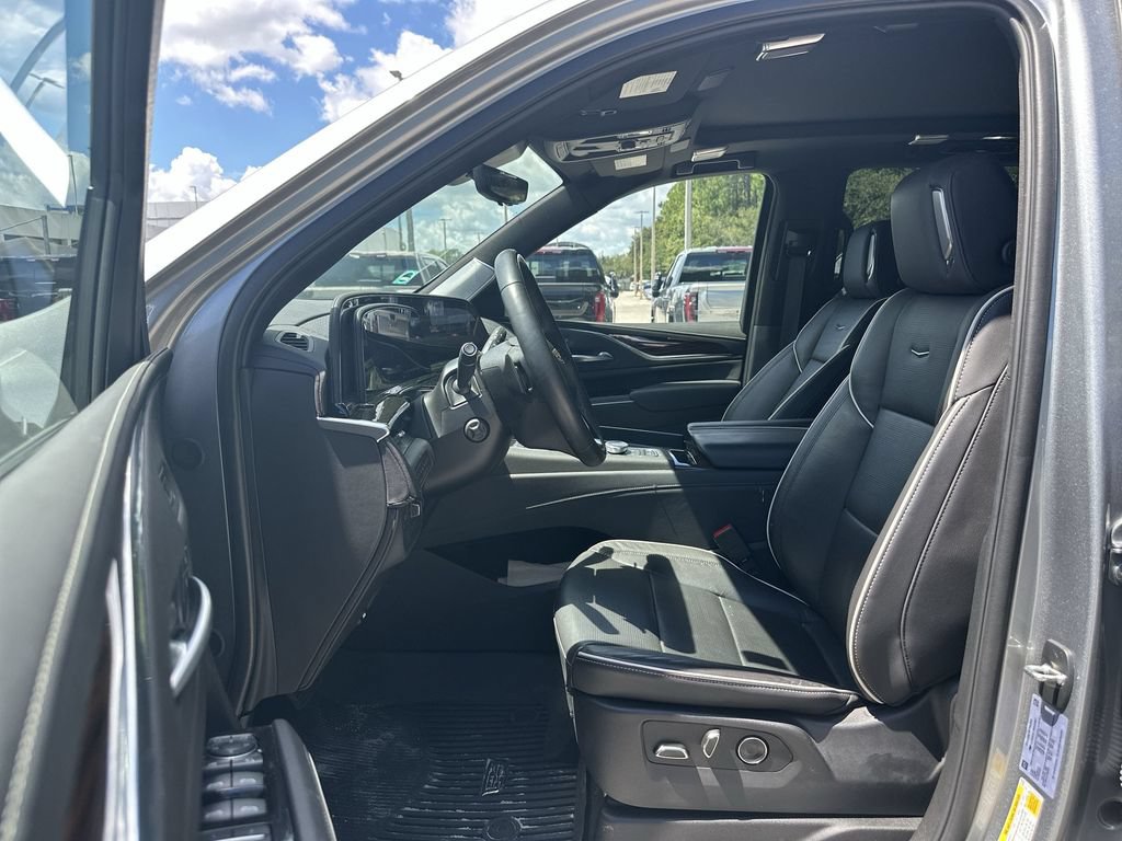 Used 2024 Cadillac Escalade Premium Luxury w/ Performance Package AWD/4WD image 2