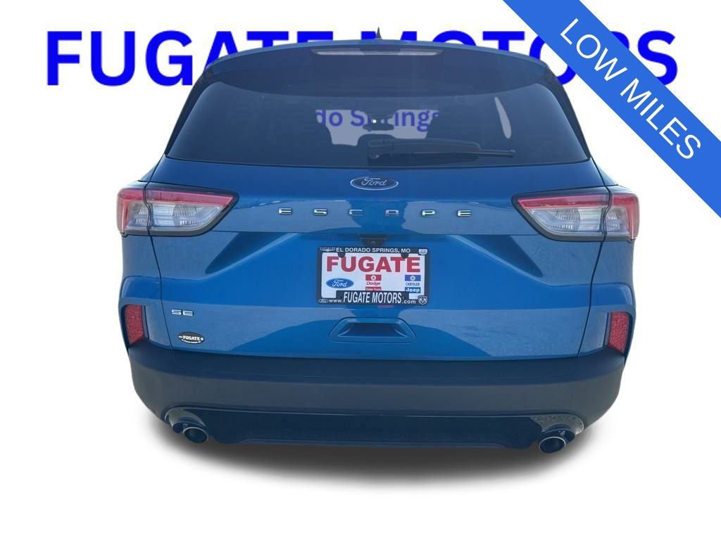 Used 2021 Ford Escape SE w/ SE Sport Appearance Package image 4