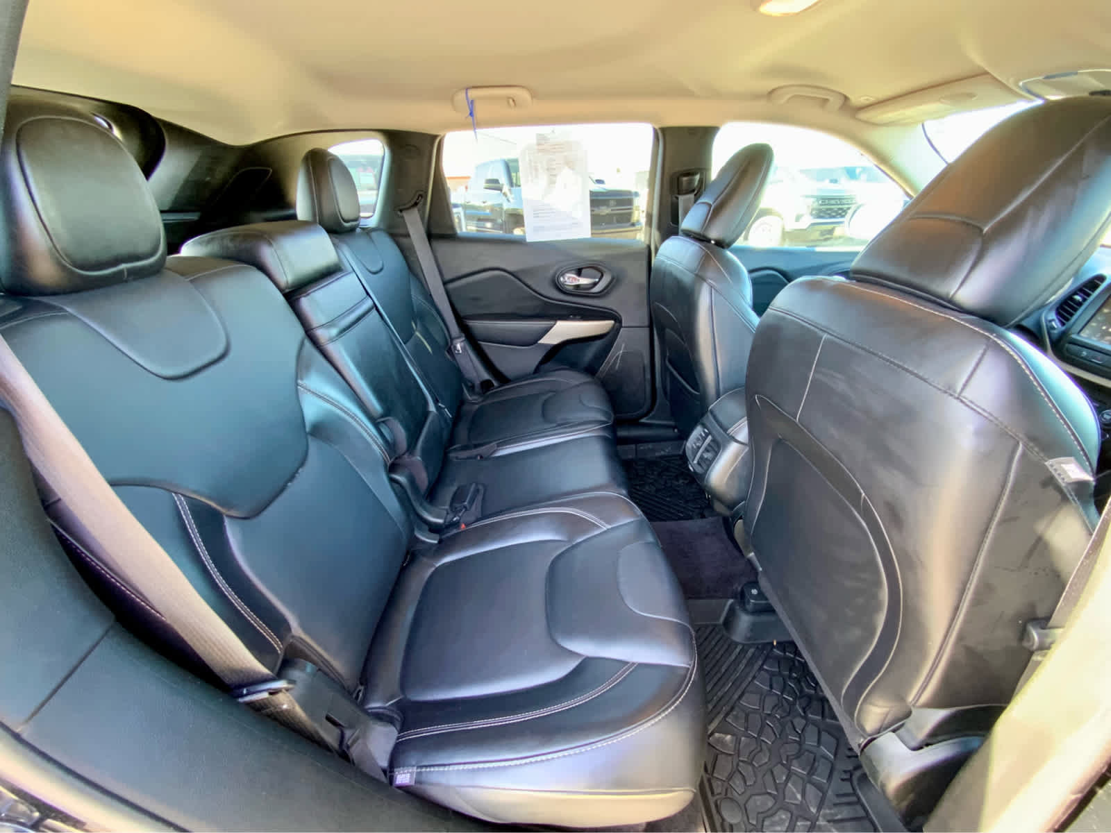 Used 2018 Jeep Cherokee Limited image 25