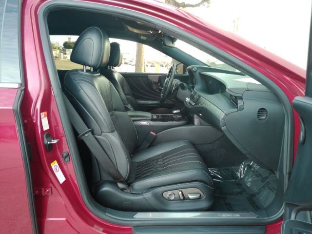 Used 2018 Lexus LS 500 w/ Interior Upgrade Package image 18