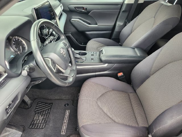 Used 2023 Toyota Highlander LE FWD image 10