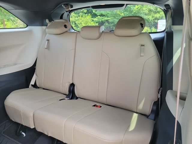 Used 2021 Toyota Sienna XLE FWD image 10