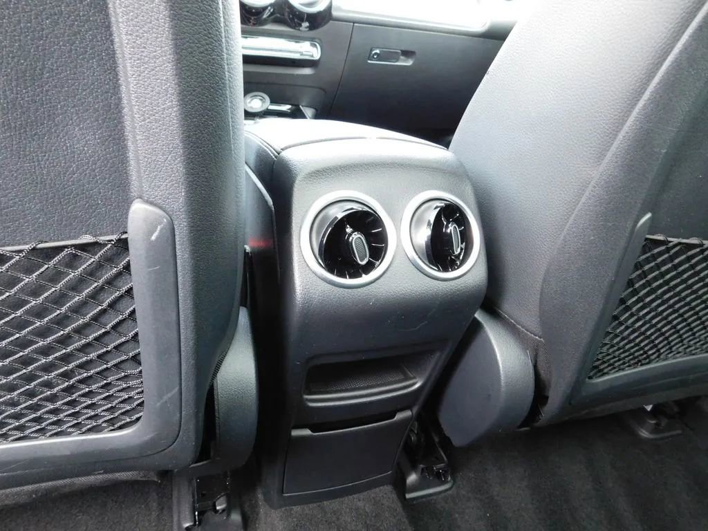 Used 2022 Mercedes-Benz EQB 350 4MATIC image 12