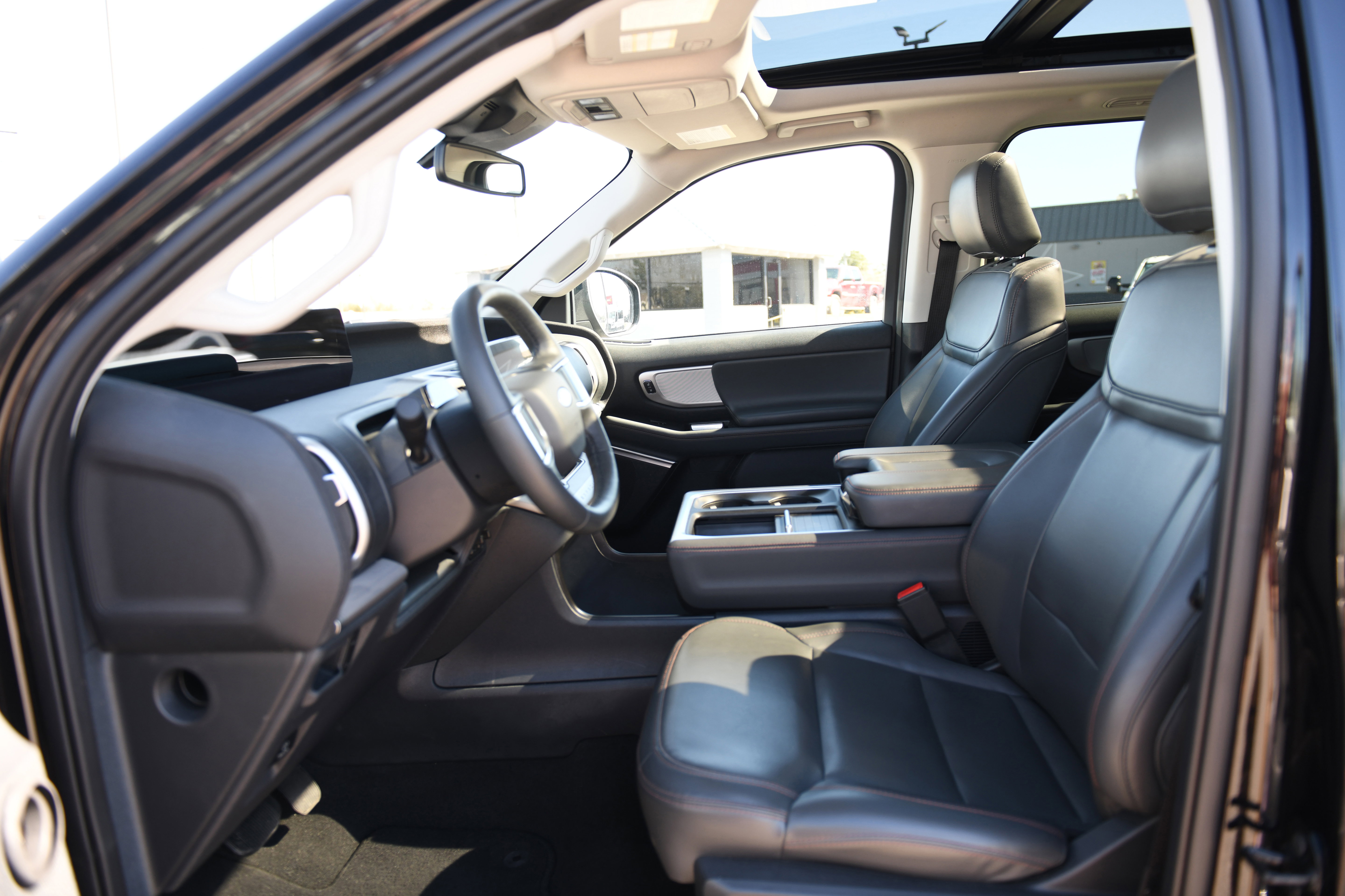 Used 2025 Ford Expedition Active image 16