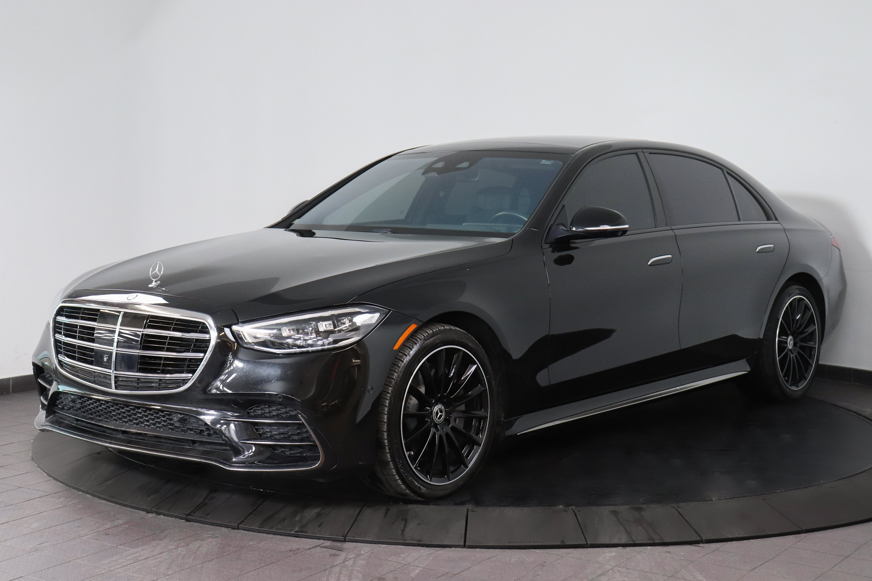 Used 2023 Mercedes-Benz S 580 4MATIC Sedan image 1