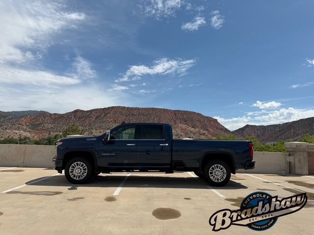 Used 2022 Chevrolet Silverado 3500 High Country w/ Z71 Off-Road Package AWD/4WD image 4
