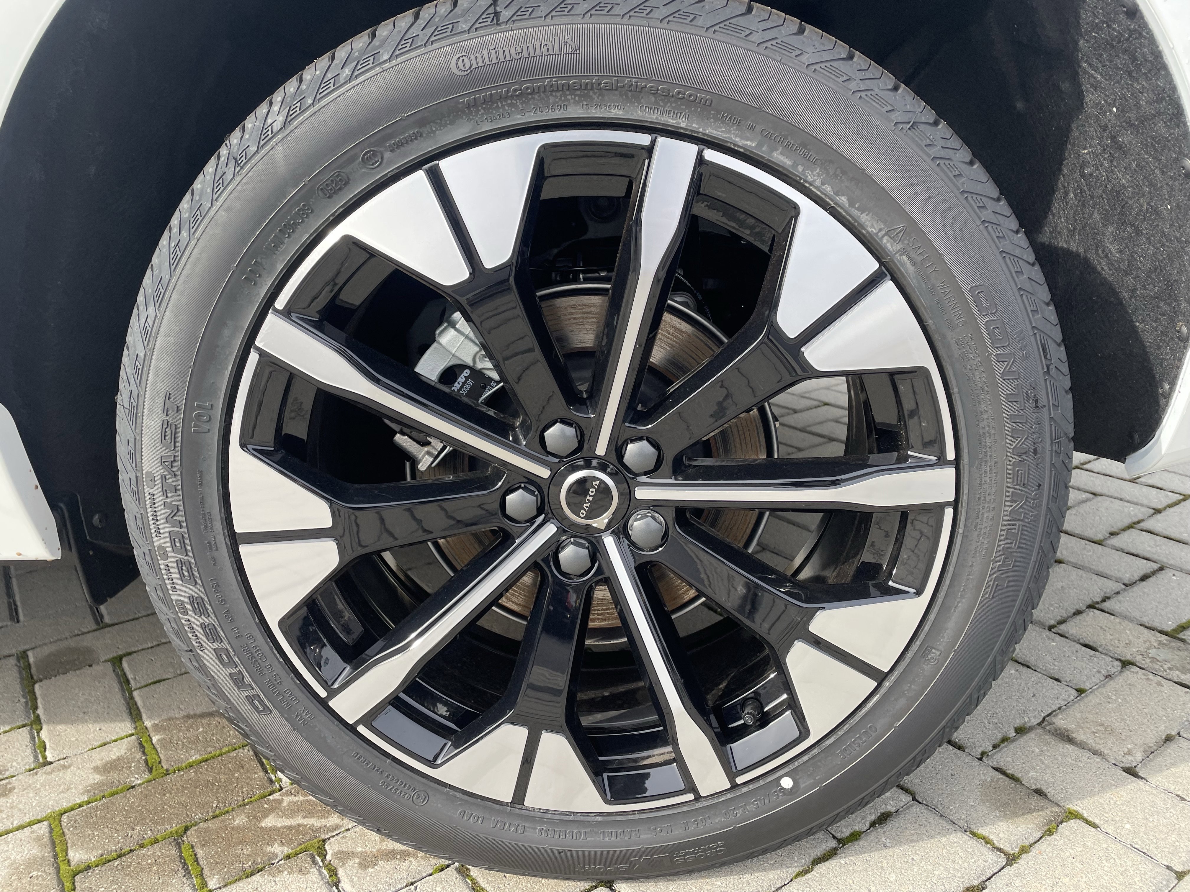 New 2026 Volvo XC60 B5 Plus w/ Protection Package Premier image 8