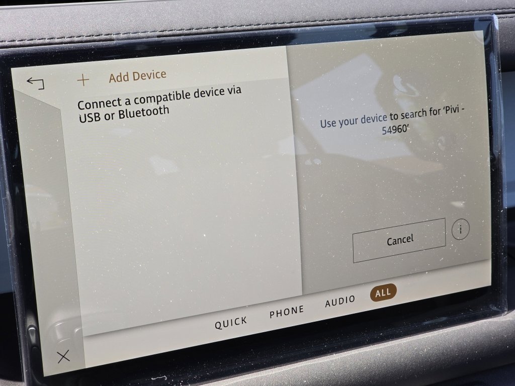 Used 2025 Land Rover Defender 110 X-Dynamic SE image 6