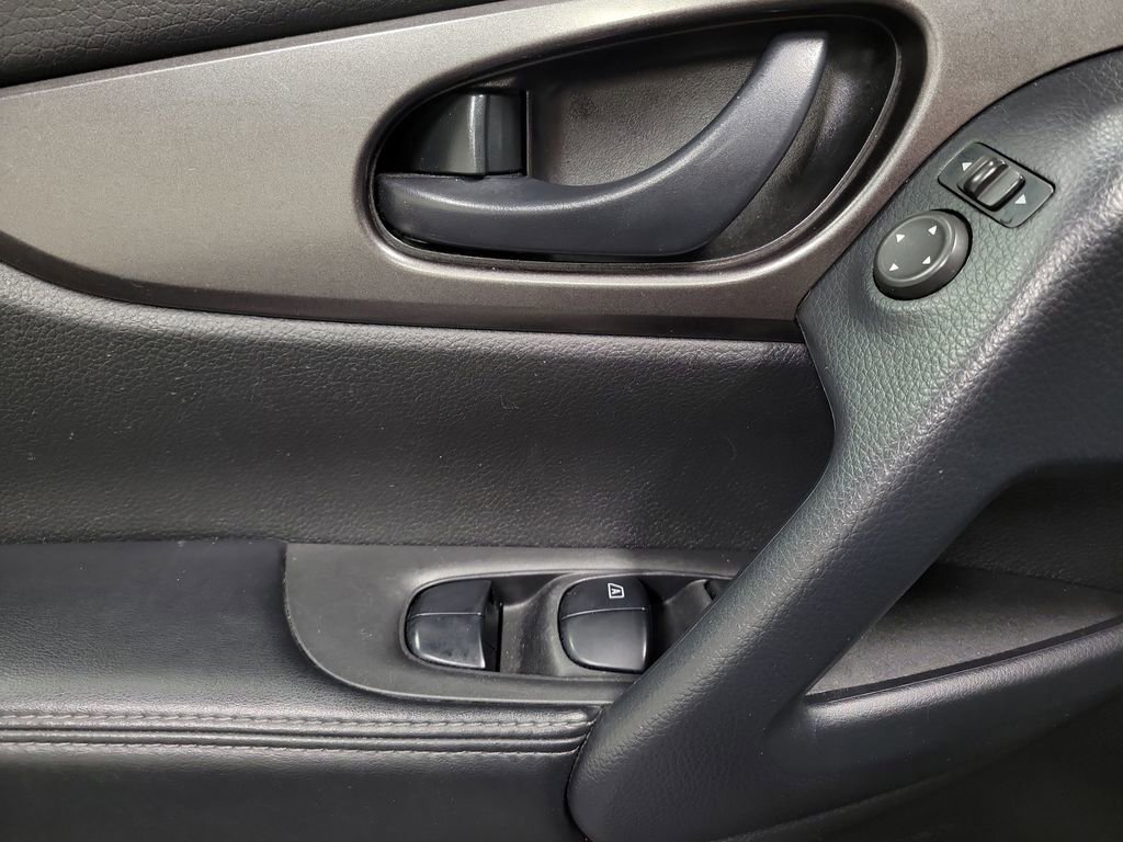 Used 2022 Nissan Rogue Sport S image 19