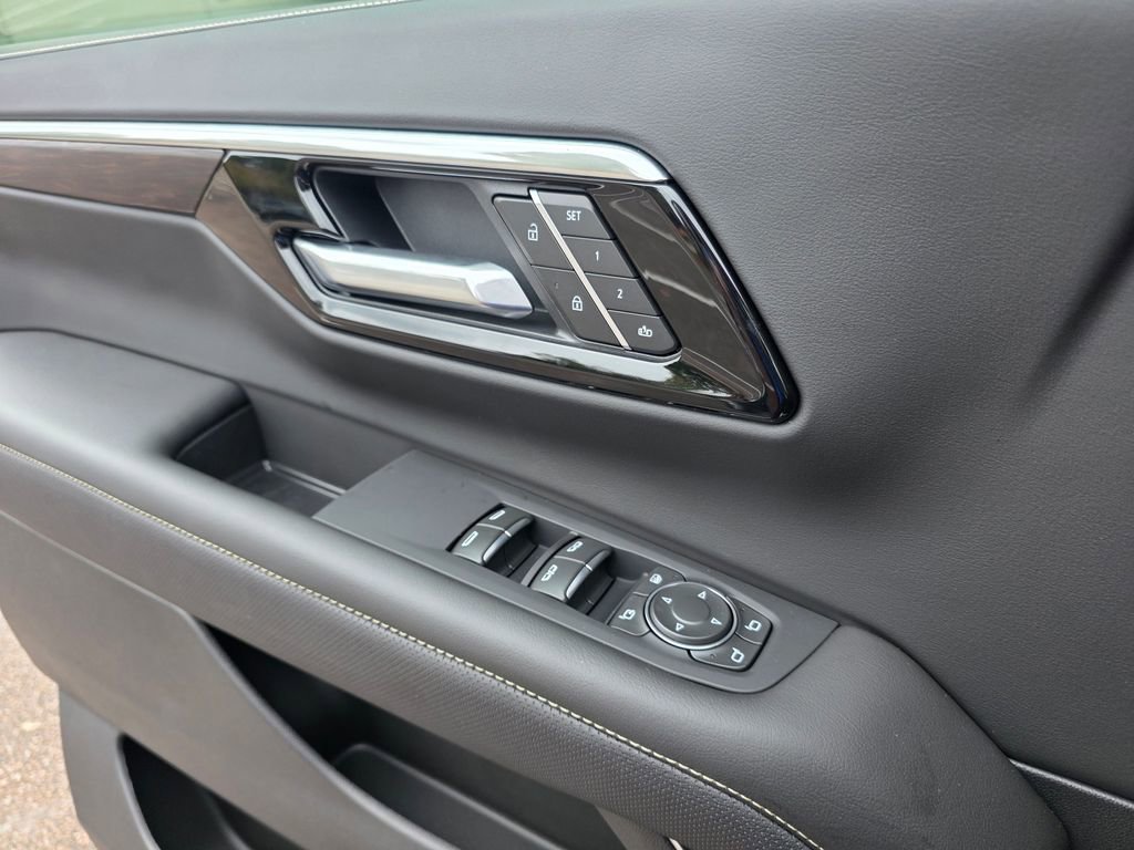 New 2025 Chevrolet Suburban Premier image 14