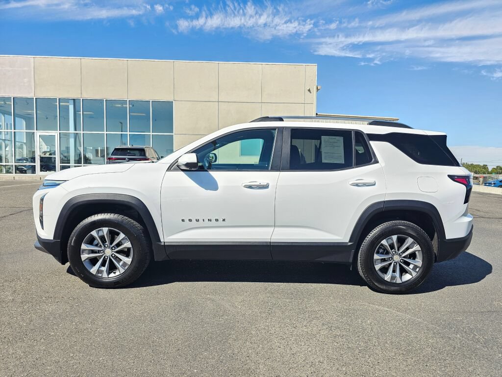 Used 2025 Chevrolet Equinox LT w/ Convenience Package II AWD/4WD image 3