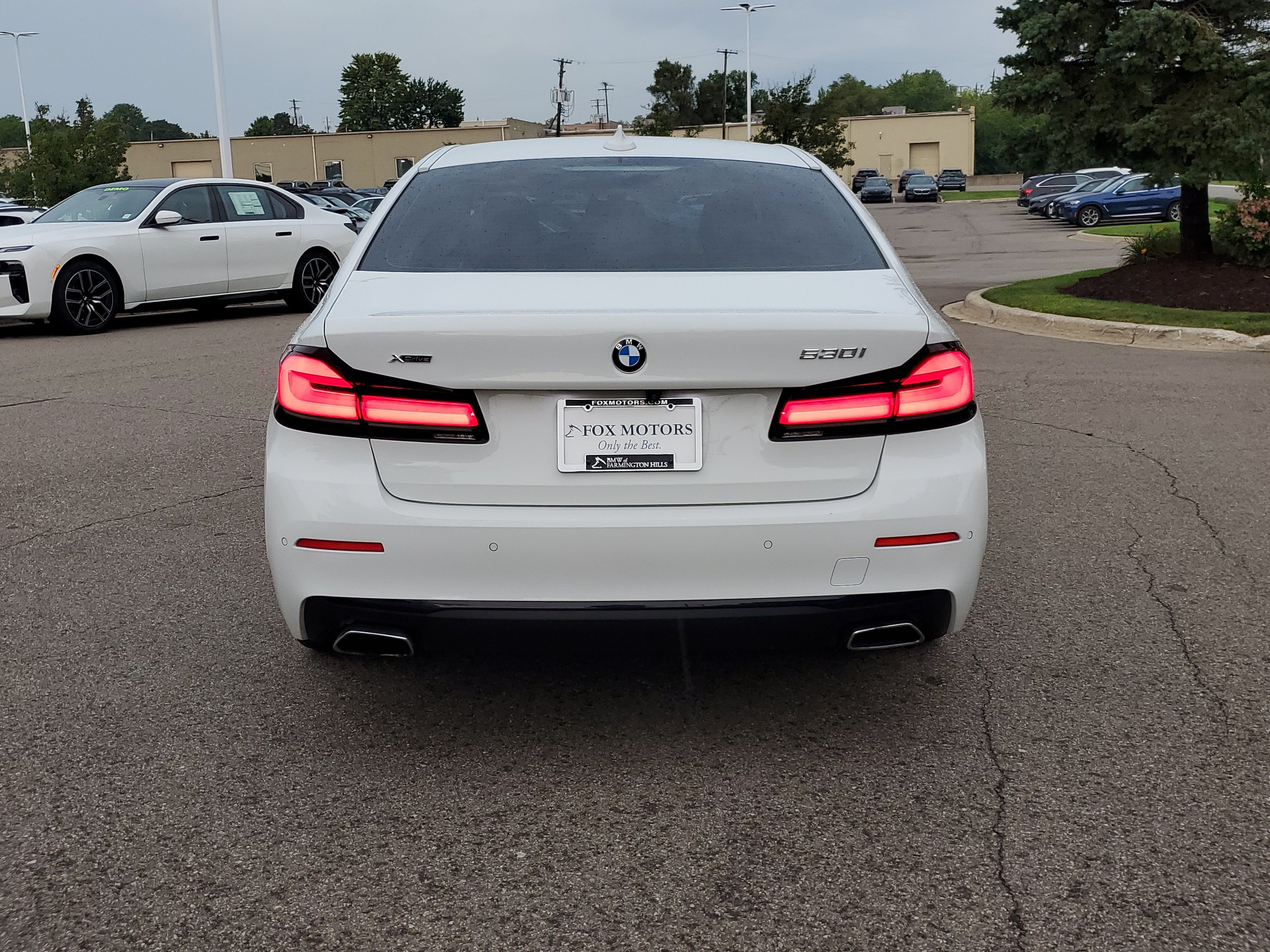 Certified 2023 BMW 530i xDrive w/ Premium Package AWD/4WD image 4