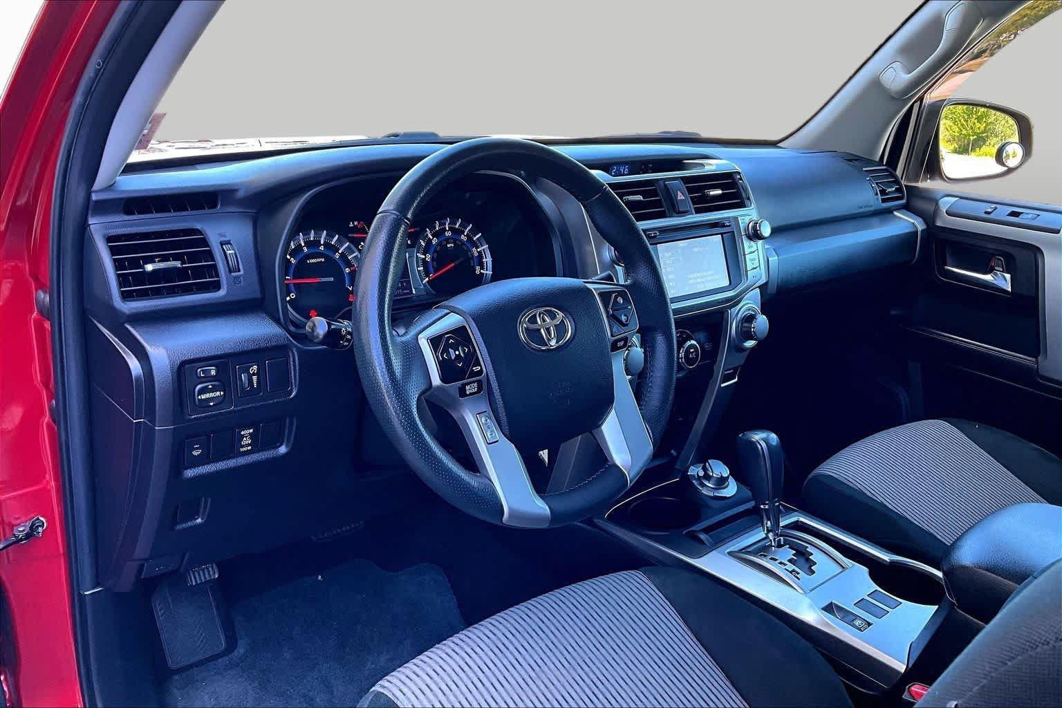 Used 2016 Toyota 4Runner SR5 AWD/4WD image 18