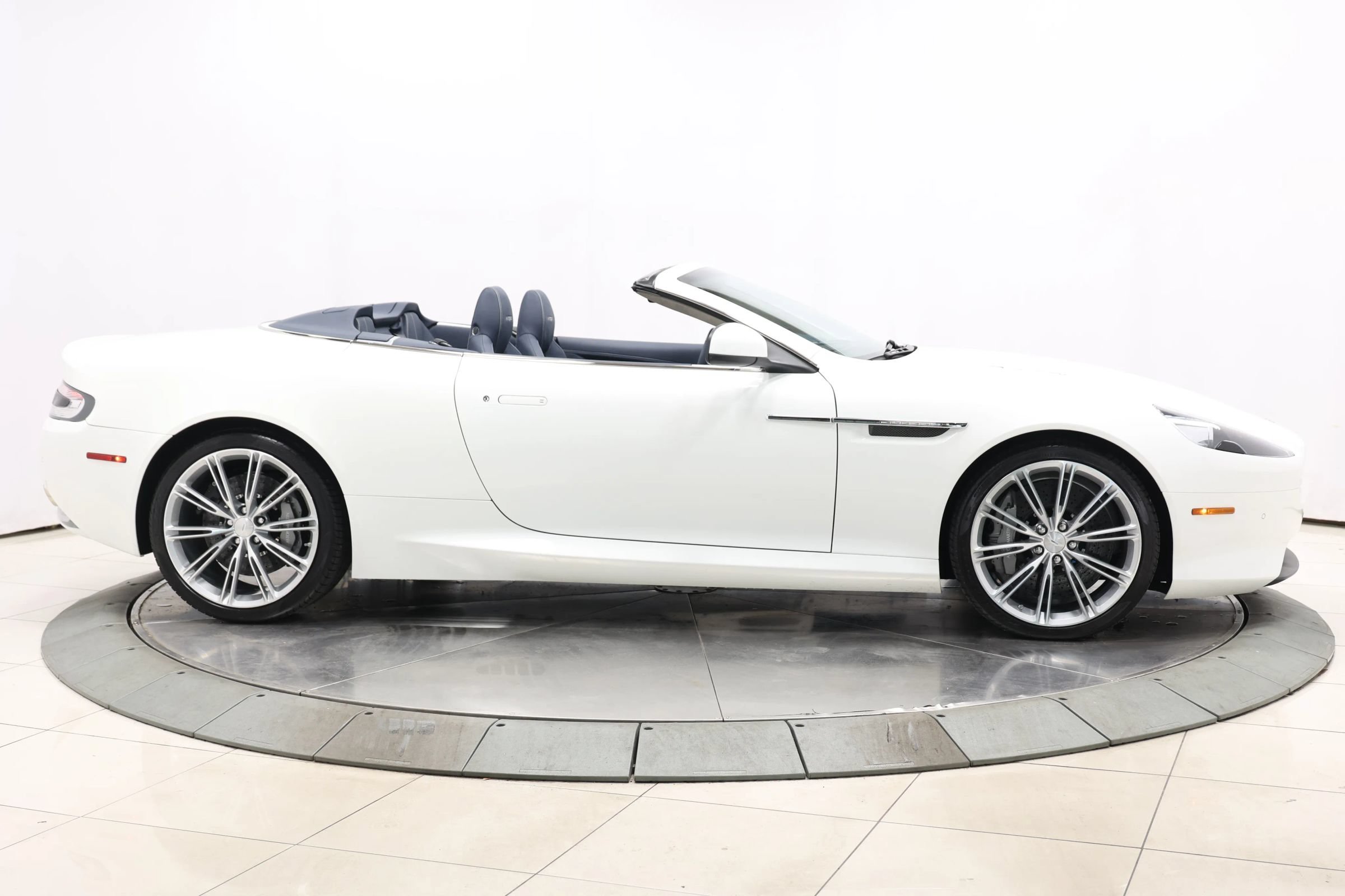 Used 2012 Aston Martin Virage Volante RWD image 61