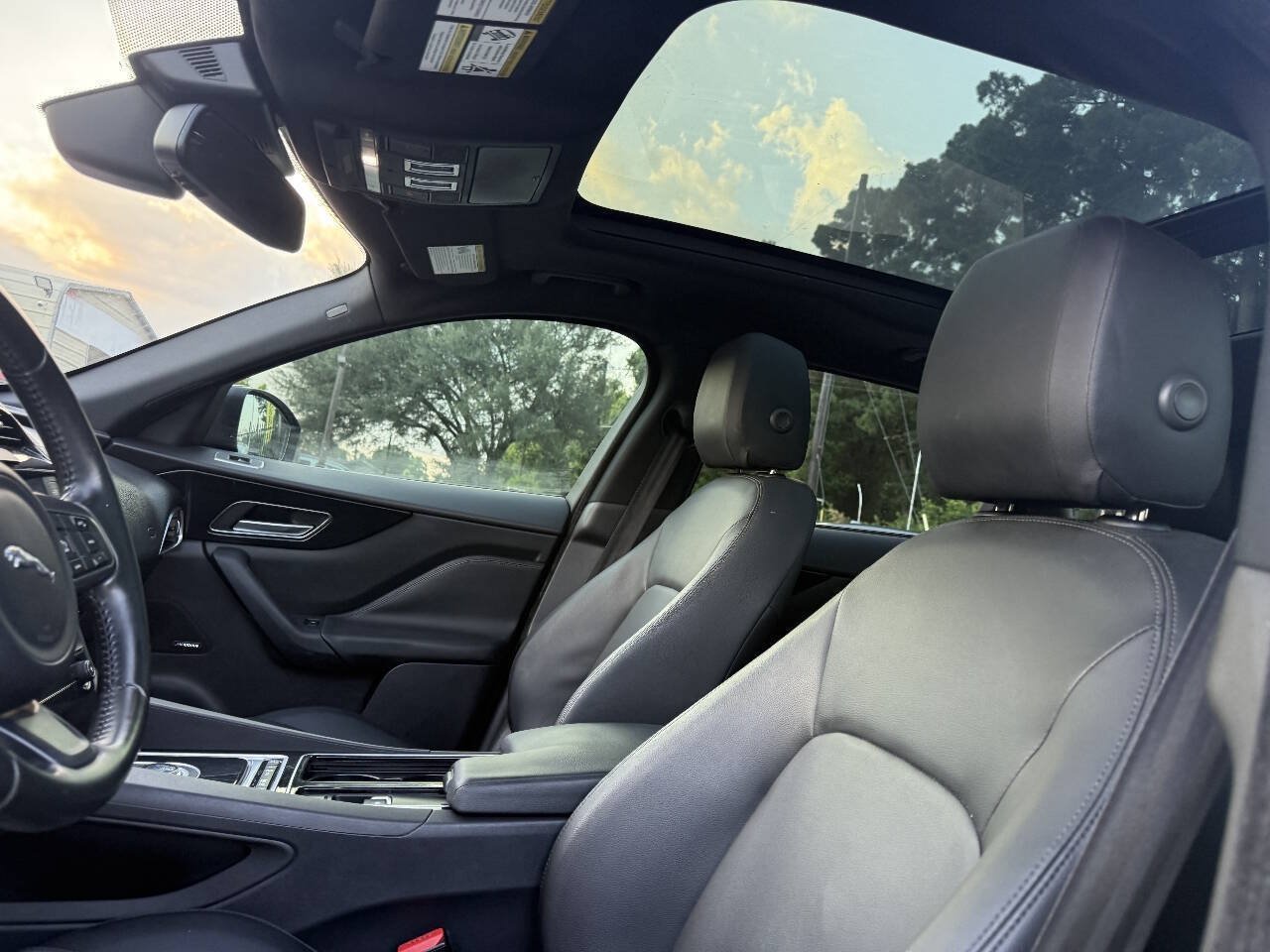 Used 2018 Jaguar F-PACE Premium AWD/4WD image 15