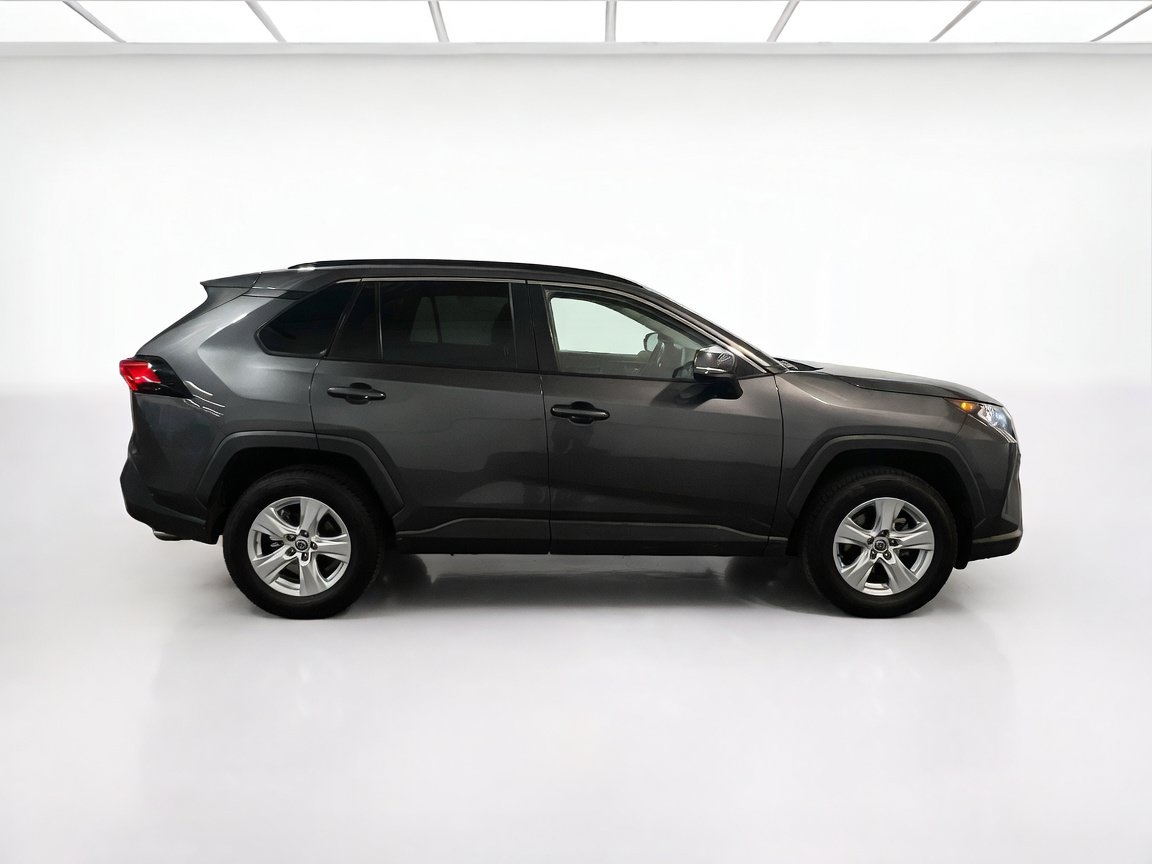 Used 2021 Toyota RAV4 XLE w/ Carpet Mat Package (TMS) FWD image 23