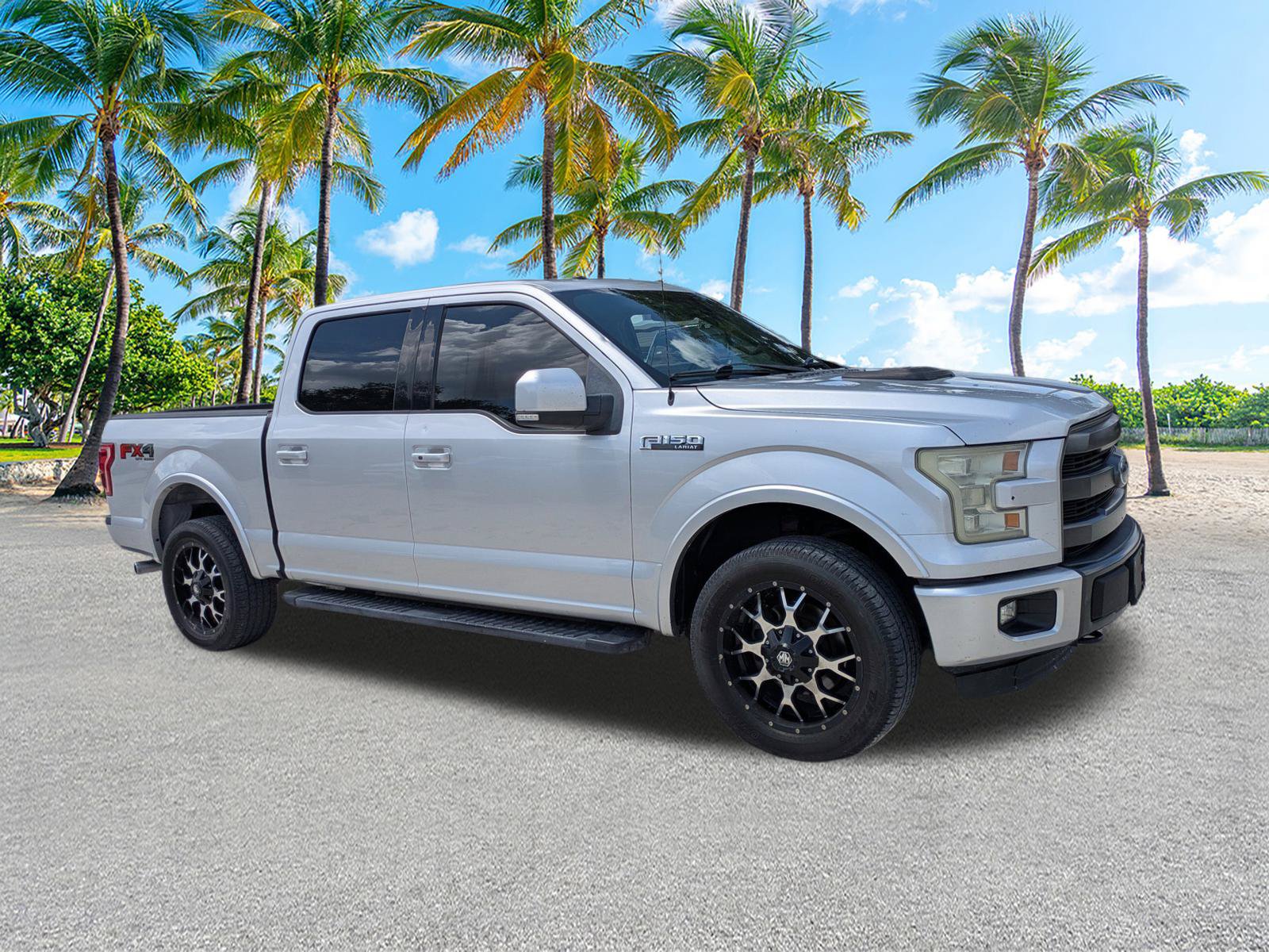 Used 2015 Ford F150 Lariat w/ Equipment Group 502A Luxury AWD/4WD image 2