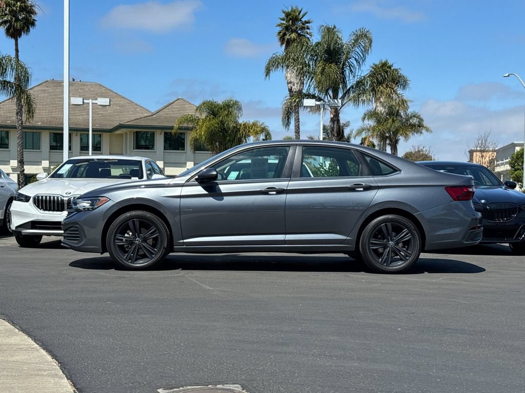 Used 2024 Volkswagen Jetta SE w/ Black Wheel Package FWD image 7