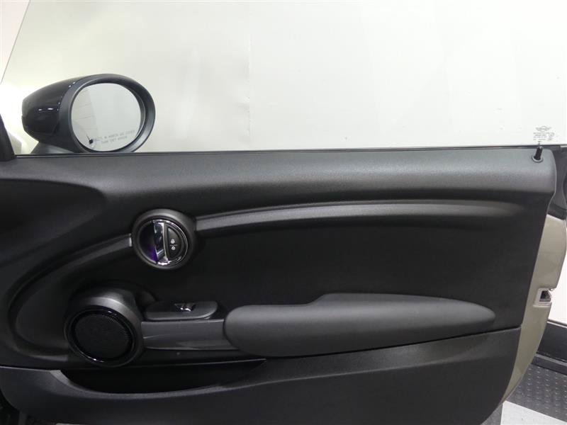 Used 2020 MINI Cooper 2-Door Hardtop w/ Storage Package FWD image 18