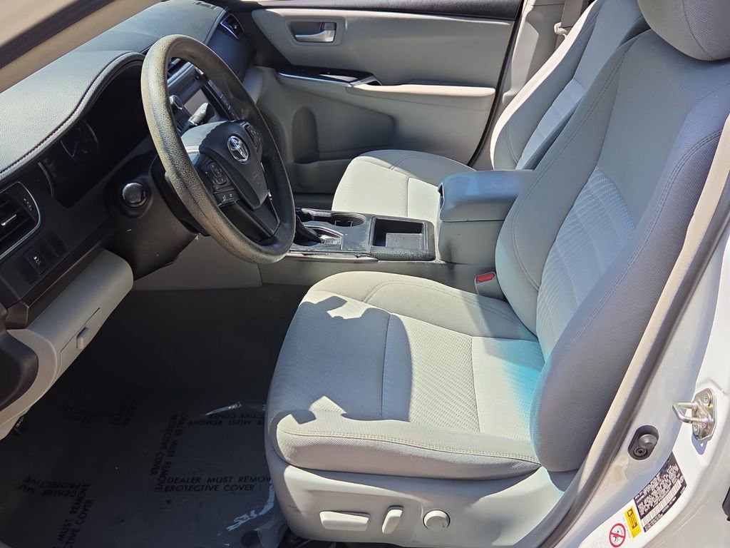Used 2016 Toyota Camry LE image 11