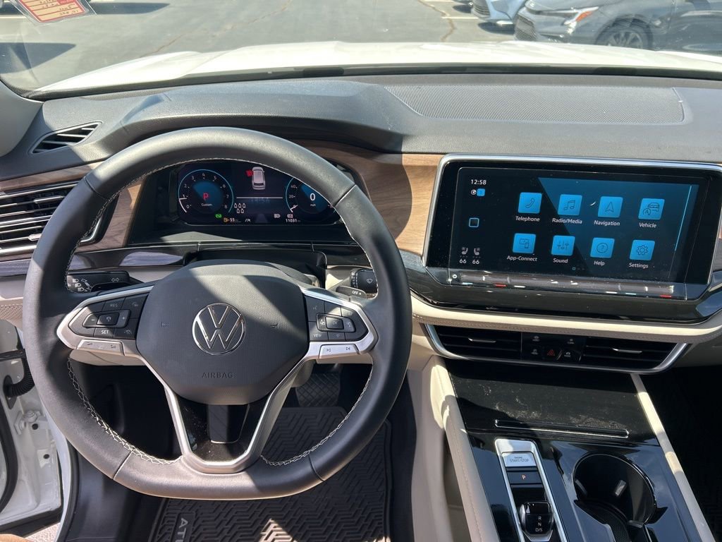 Used 2025 Volkswagen Atlas SE image 5