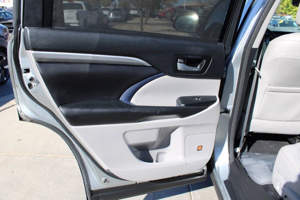Used 2017 Toyota Highlander Limited Platinum image 26