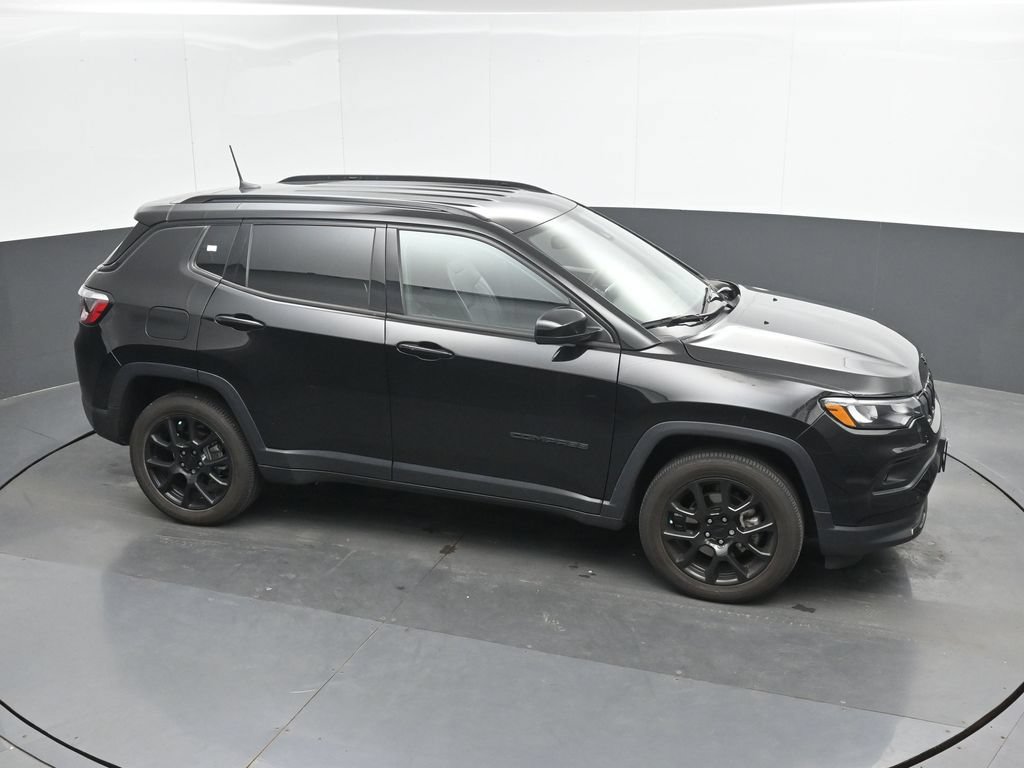 Used 2022 Jeep Compass Latitude w/ Convenience Group AWD/4WD image 32