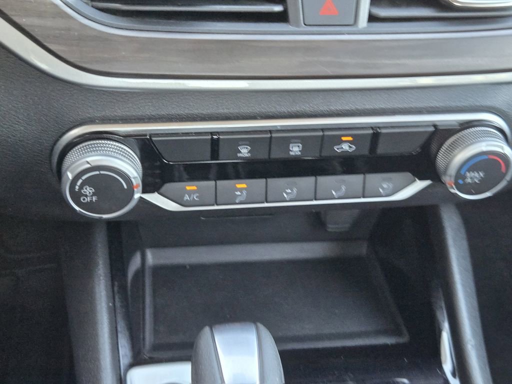 Used 2024 Nissan Altima 2.5 SV FWD image 13